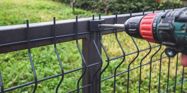 Upgrading Your Outdoor Space: How Fence Contractors Transform Yards